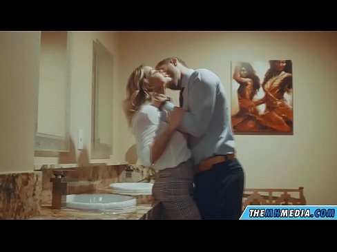 ❤️ Meta blonda busty seduces f'kamra tal-banju pubbliku ❤❌ Sluts fil-porn mt.fullpornercom.ru ☑